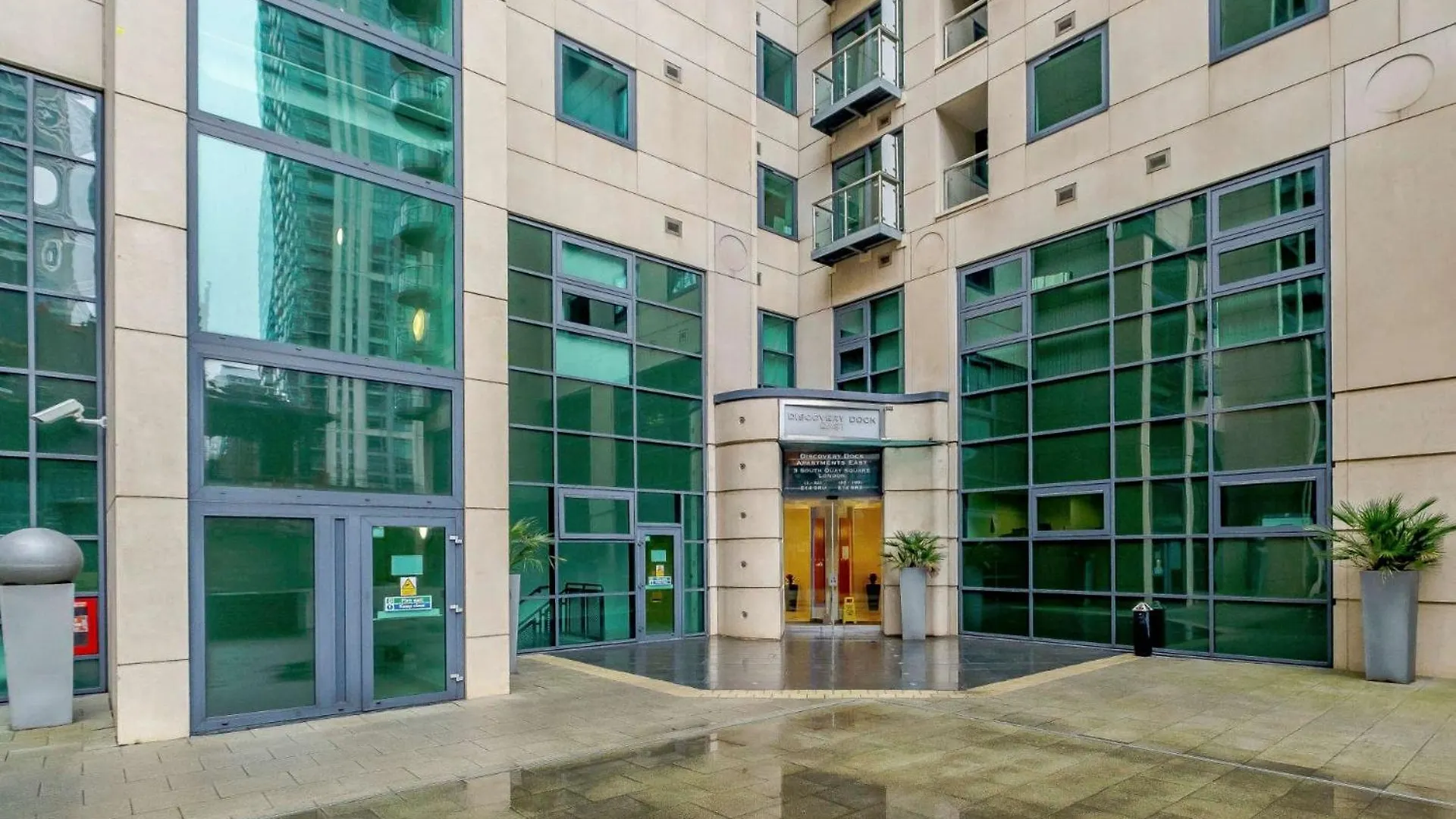 City Waterfront Apartments London