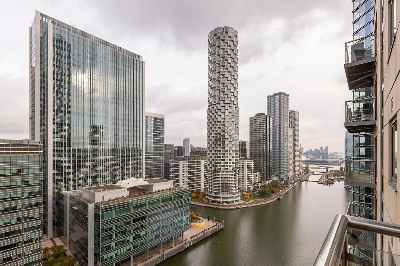 City Waterfront Apartments London 0*,