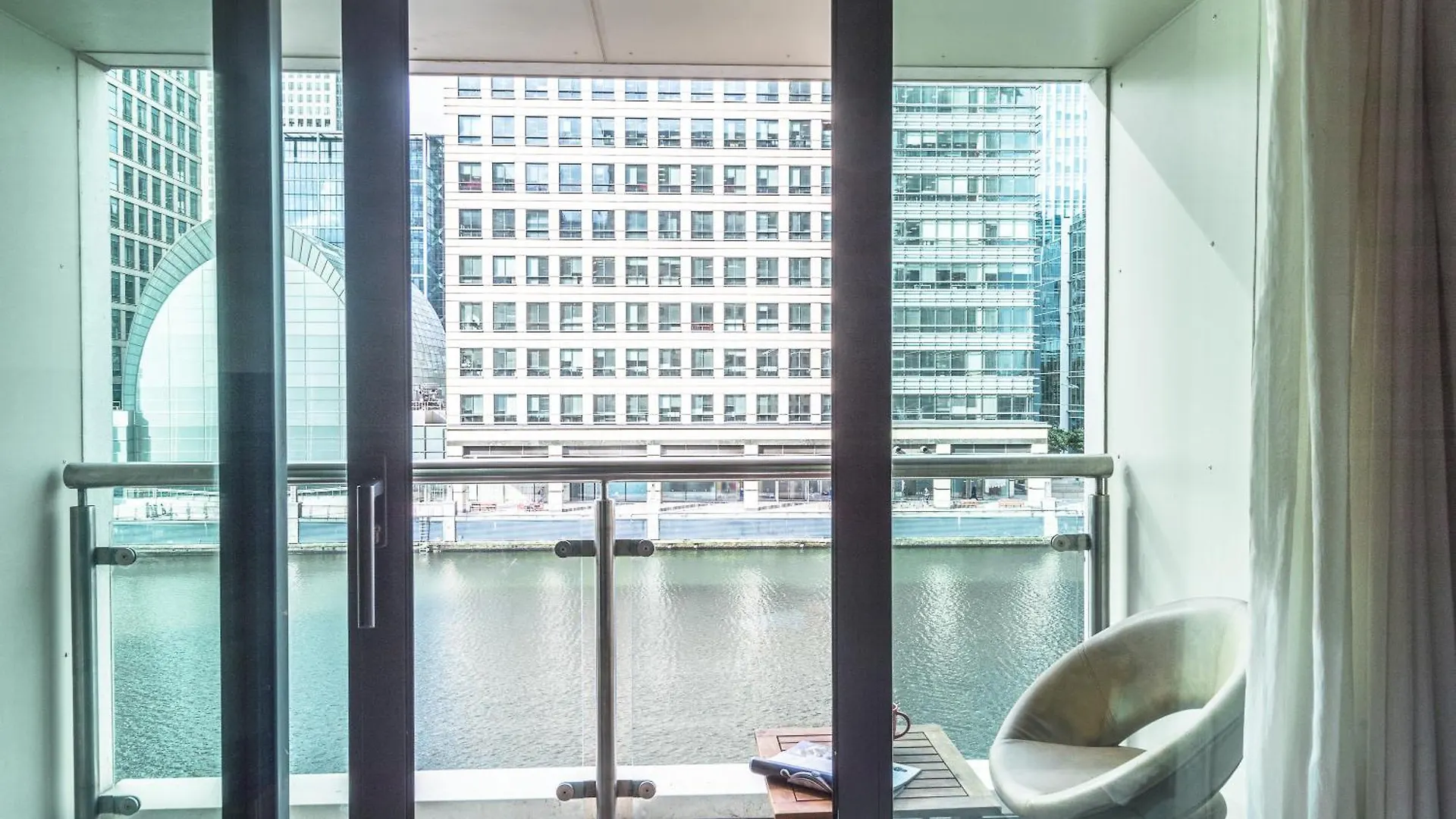 City Waterfront Apartments London