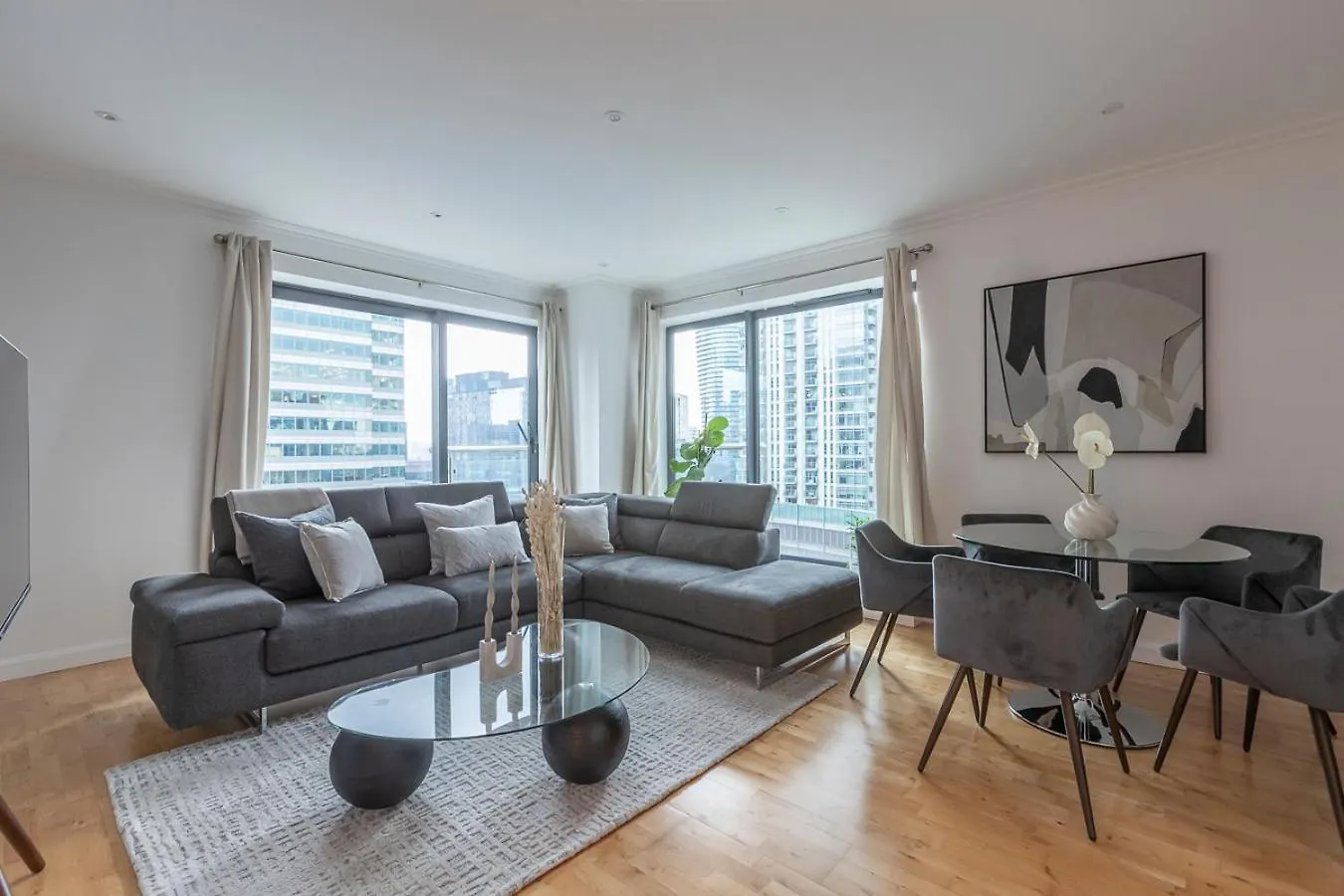 City Waterfront Apartments London