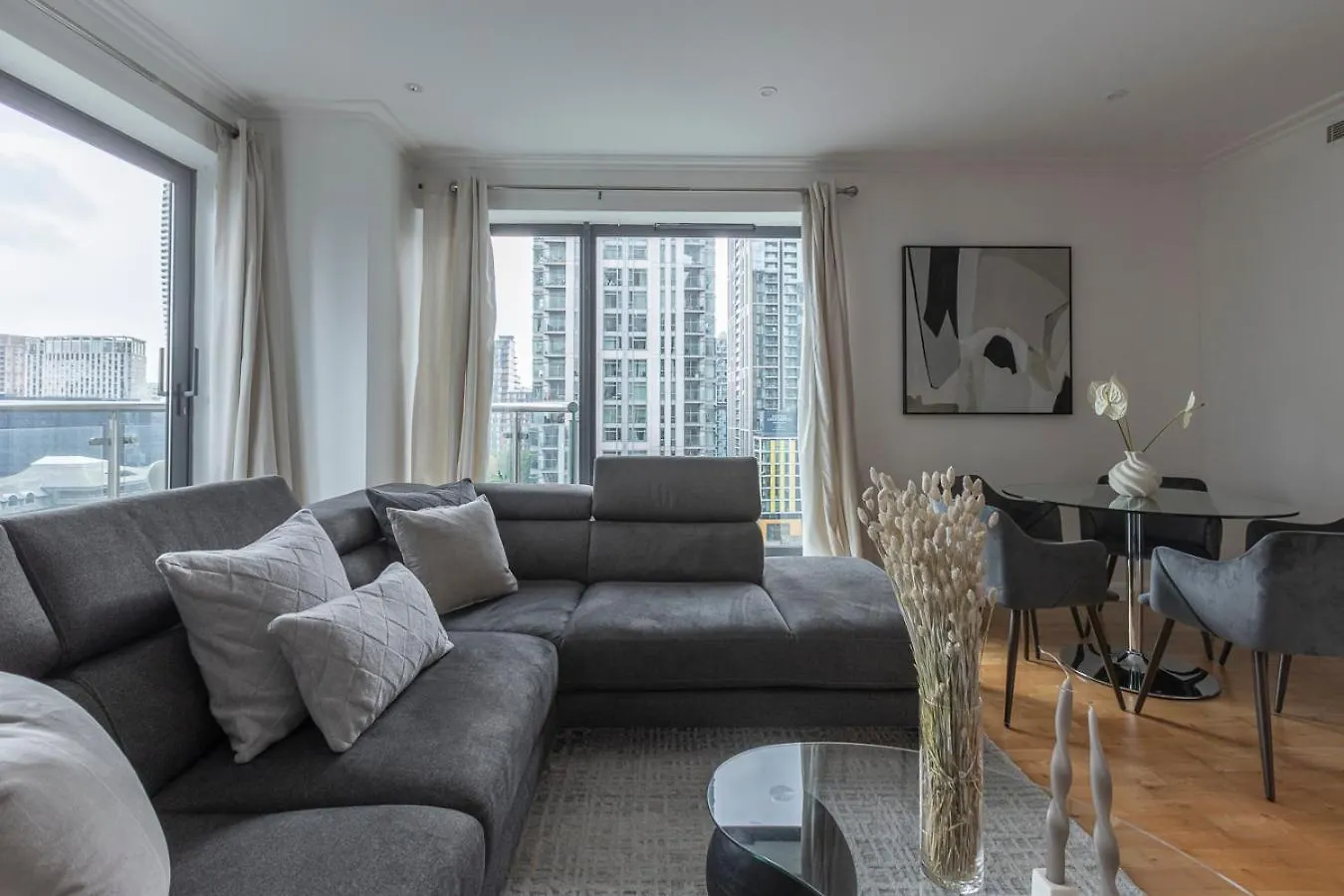 City Waterfront Apartments London