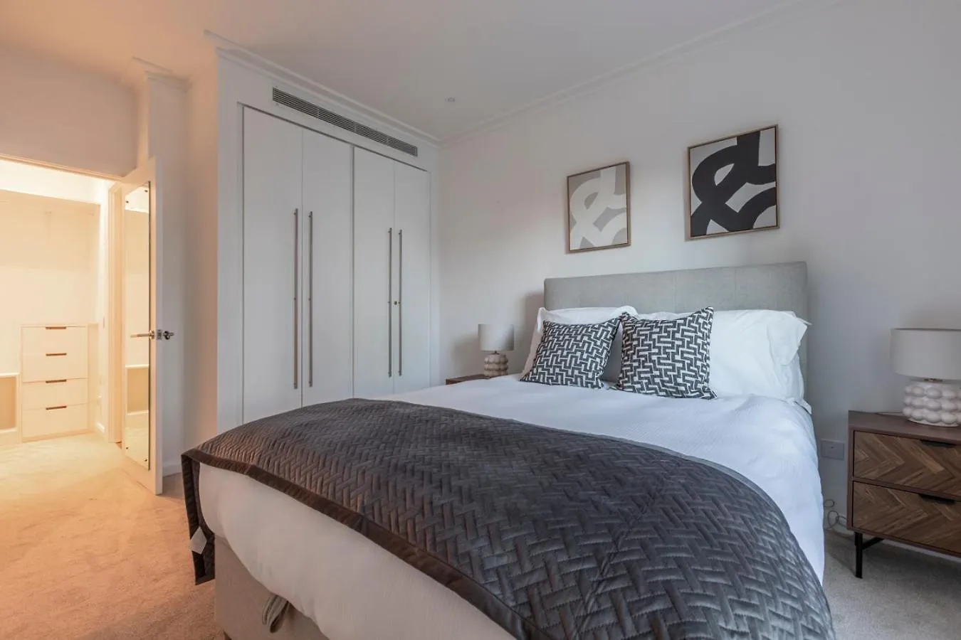 City Waterfront Apartments London