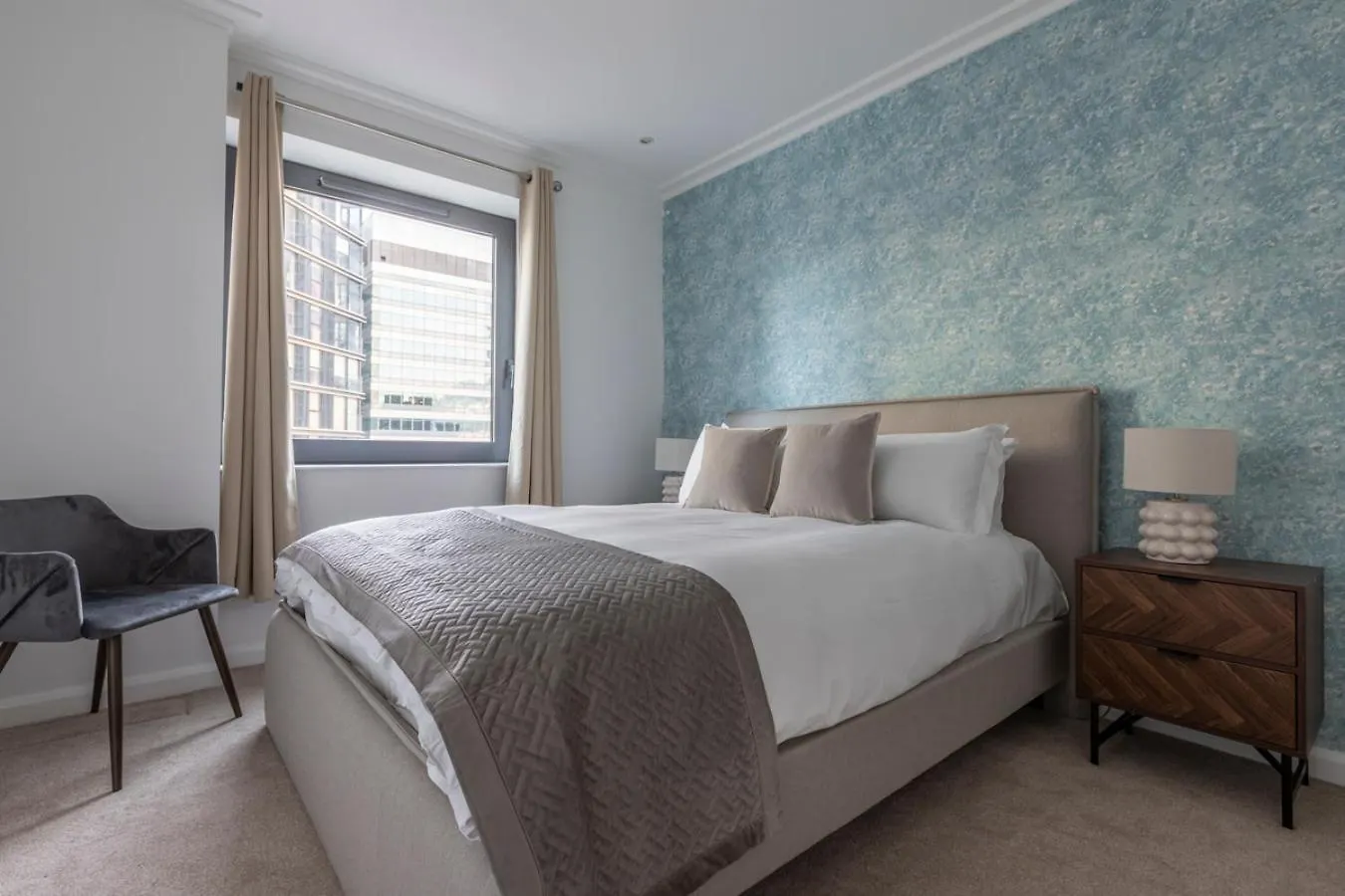 City Waterfront Apartments London