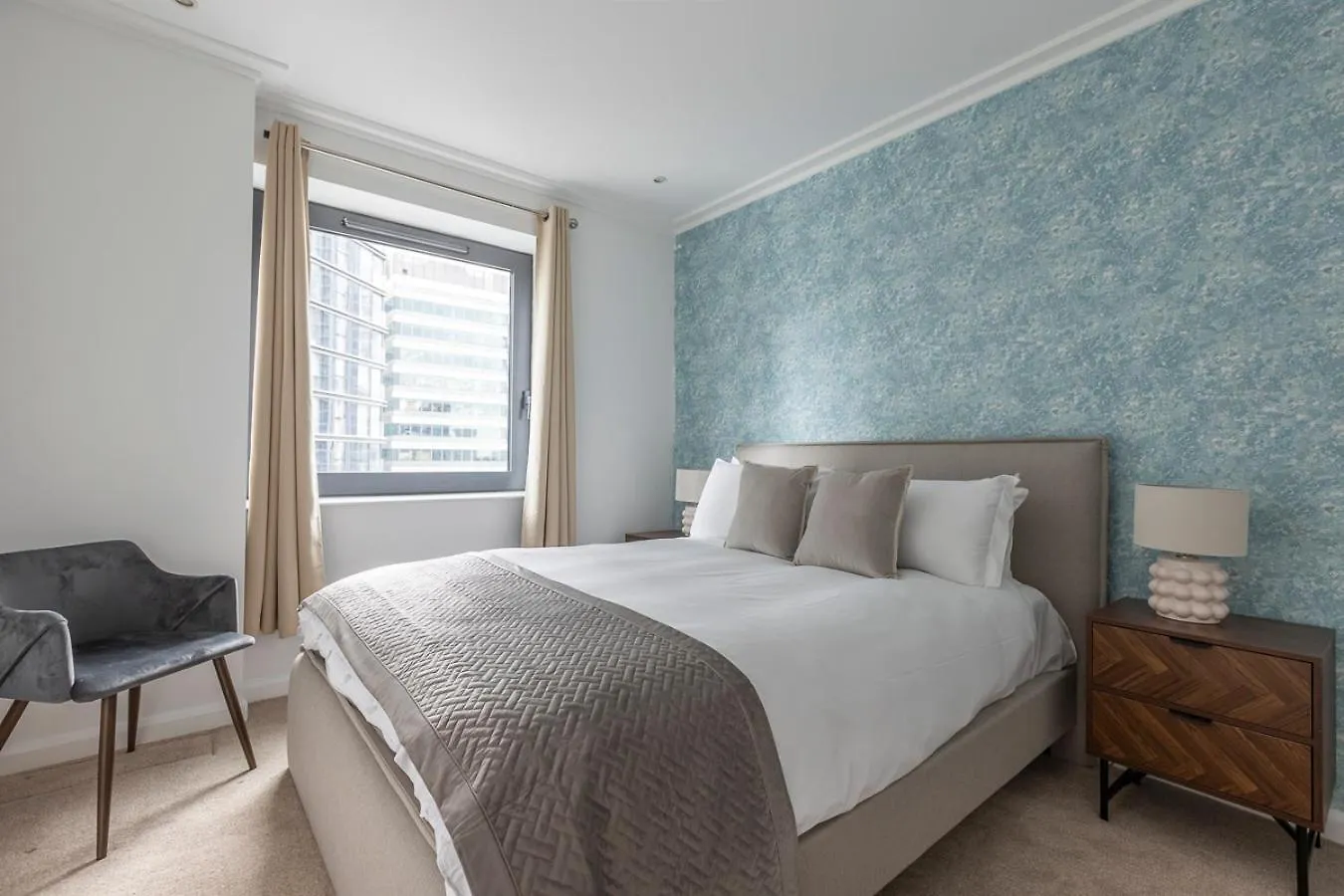 City Waterfront Apartments London