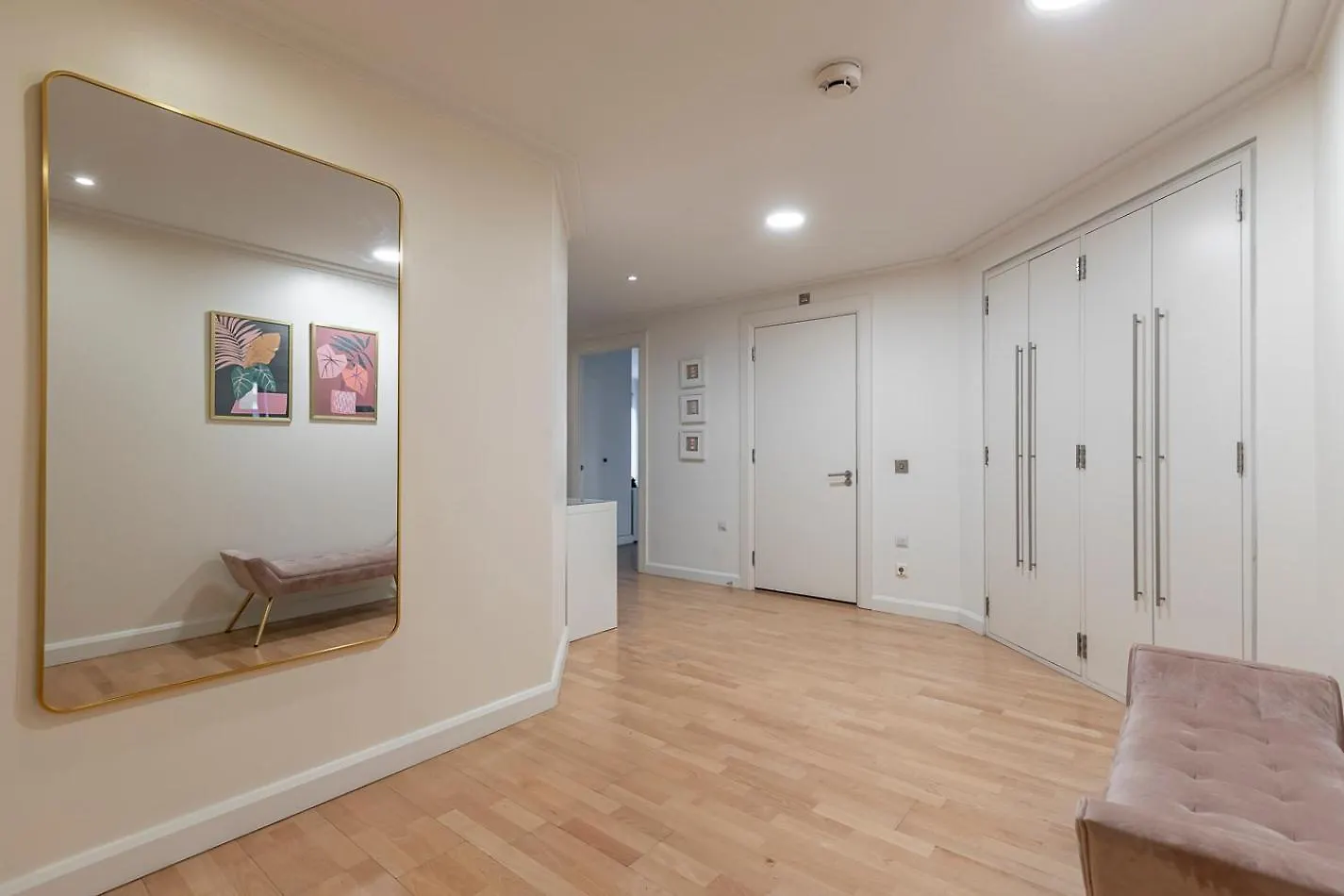 City Waterfront Apartments London