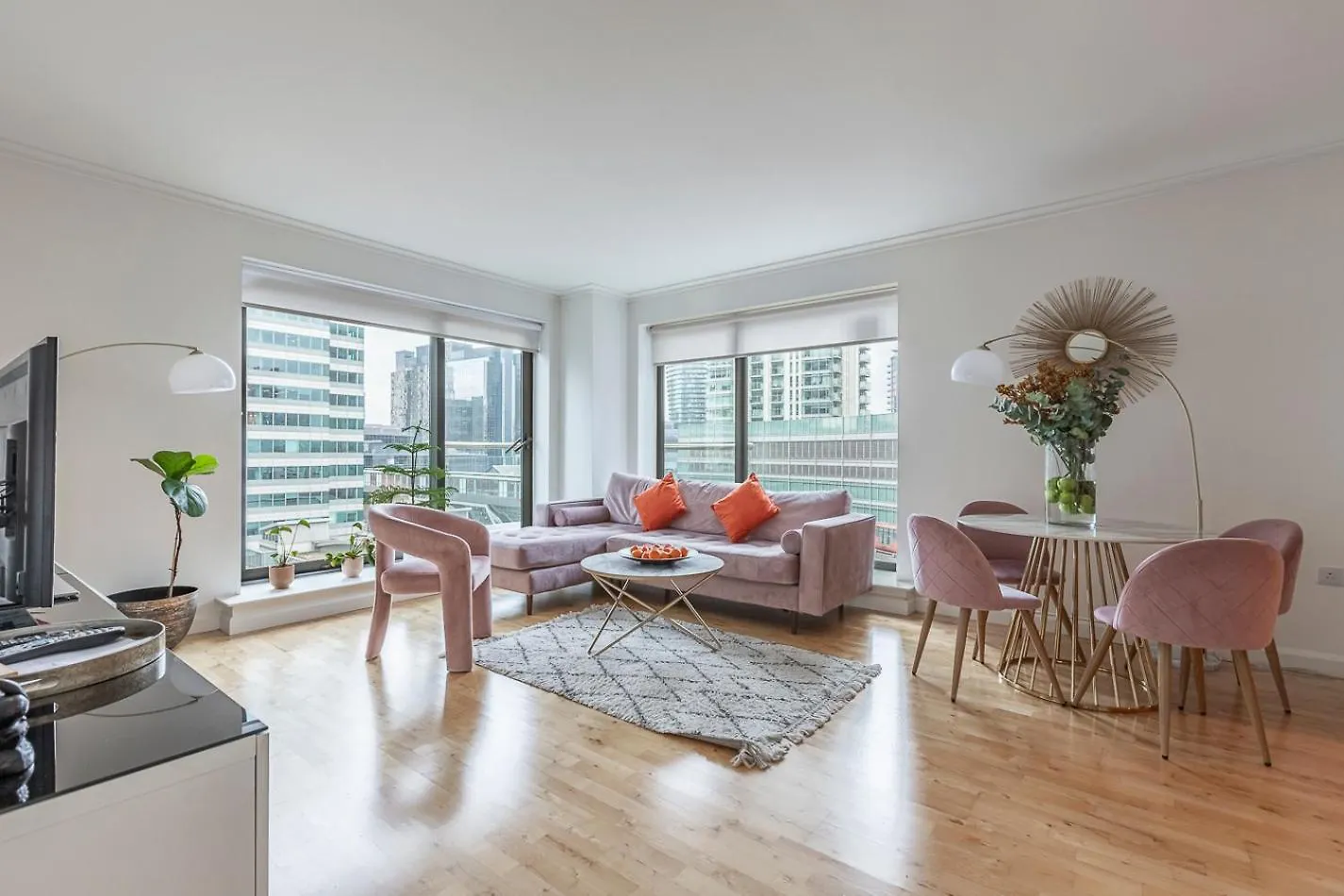 City Waterfront Apartments London
